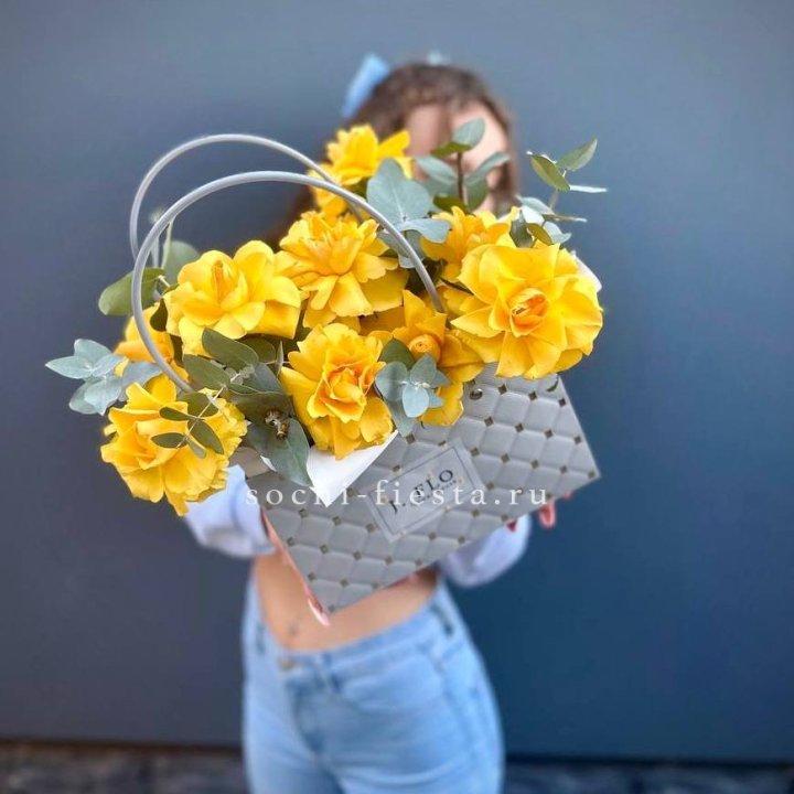 Сумочка с розами "Эдель" в Армавире