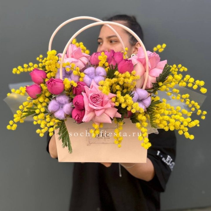 Сумочка мимозы и роз "Примавера" в Армавире