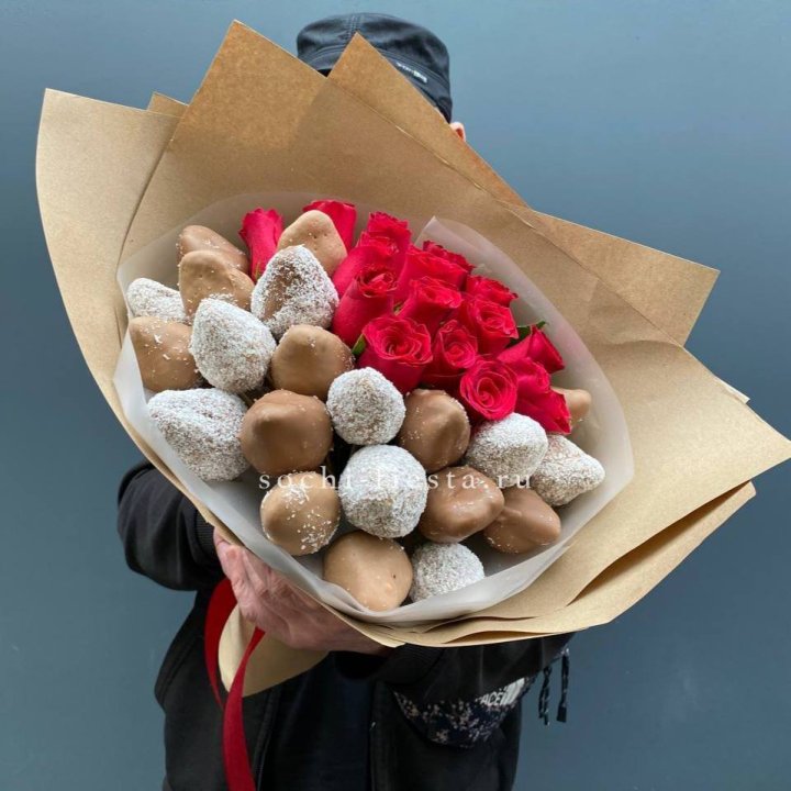 Розы и клубника в шоколаде Мерси в Армавире