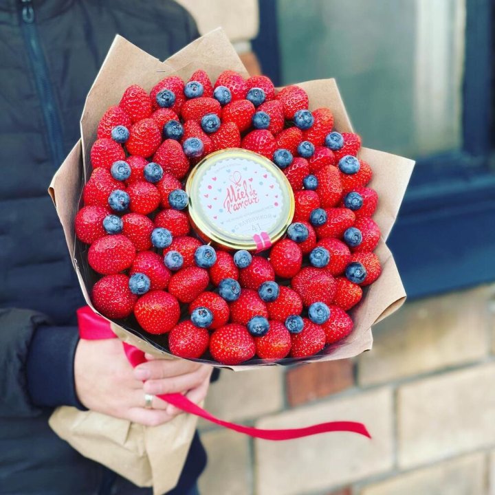 "Клубника и мёд" в Армавире