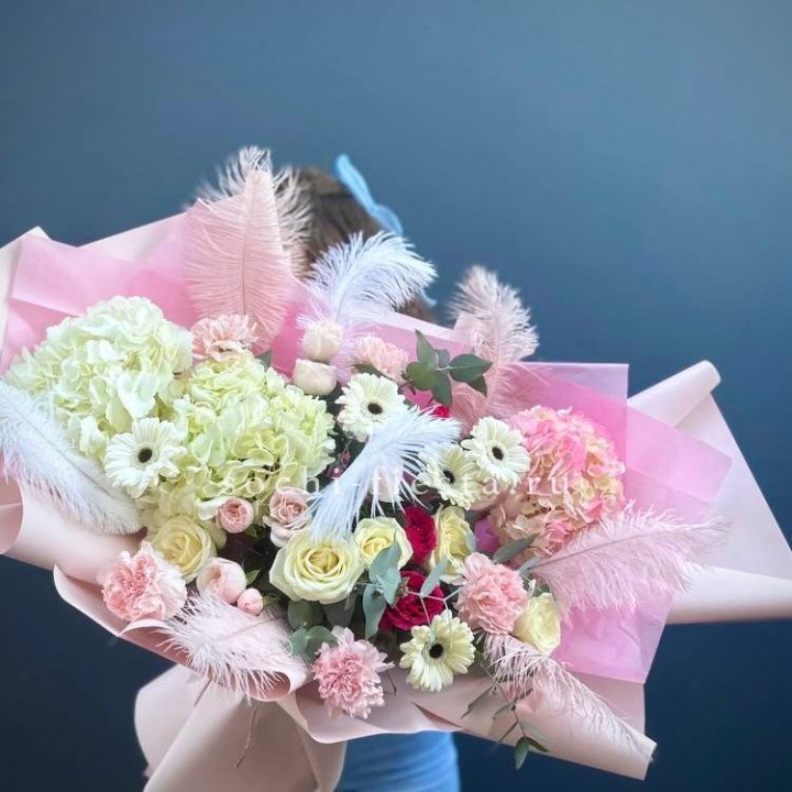 Дизайнерский букет "Валенсия-3" в Армавире