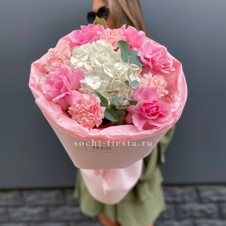  Букет роз и гортензии "Навола" в Армавире
