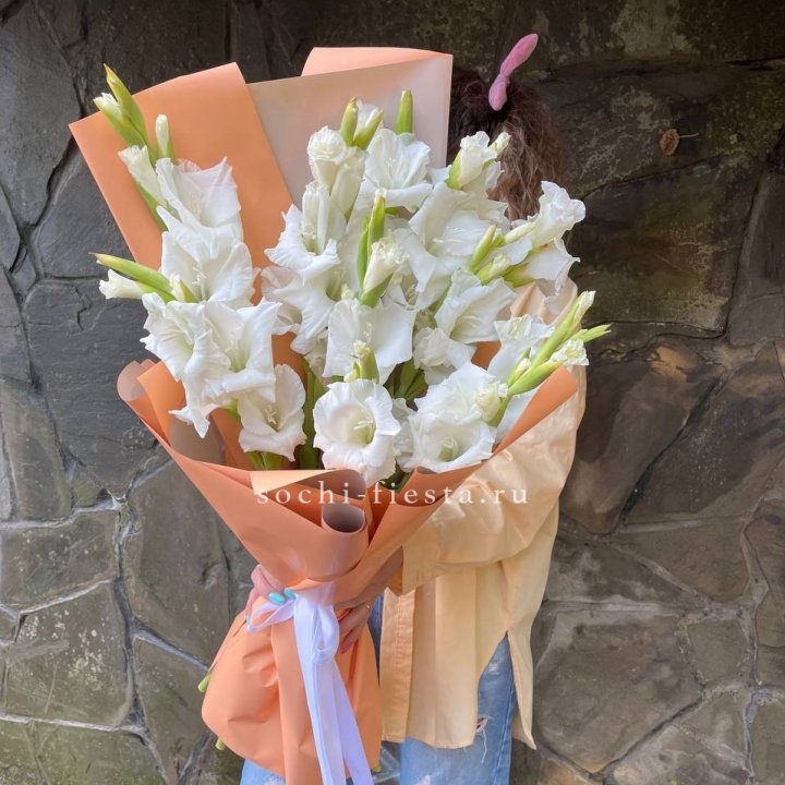 Букет белых гладиолусов  в Армавире