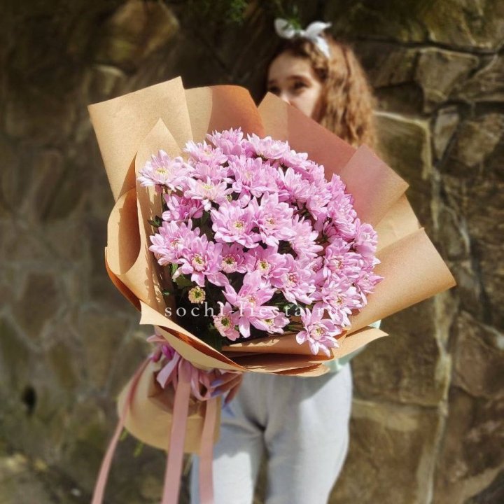 Букет хризантем в крафте в Армавире