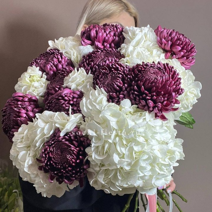 Охапка Бигуди и гортензий в Армавире