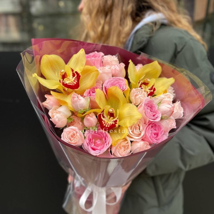  Букет орхидей и роз Есенья в Армавире