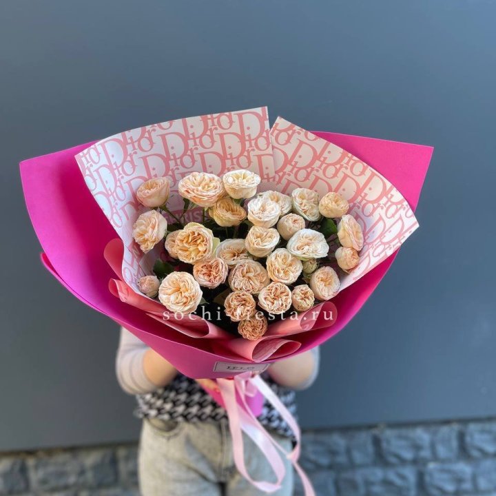 9 пионовидных роз в Армавире