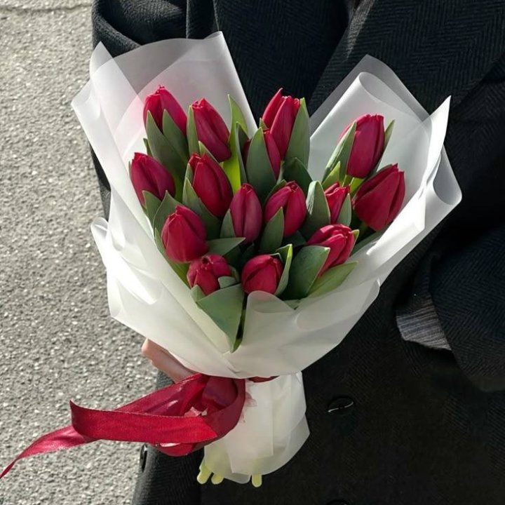 15 красных тюльпанов в Армавире