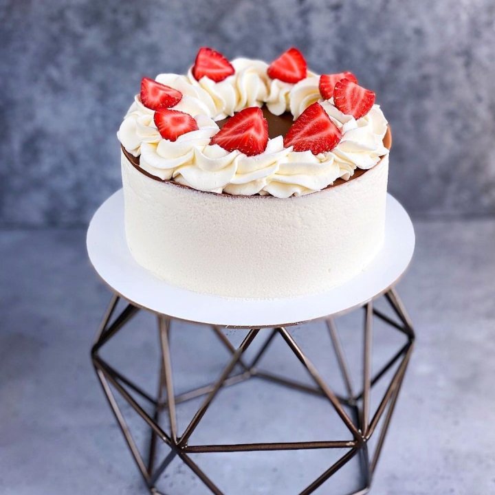 Торт "Клубника со сливками" в Армавире