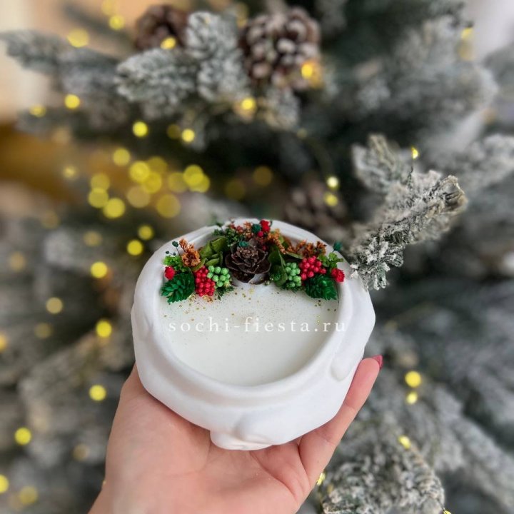 Свеча ароматическая в гипсе Руки с шишкой в Армавире