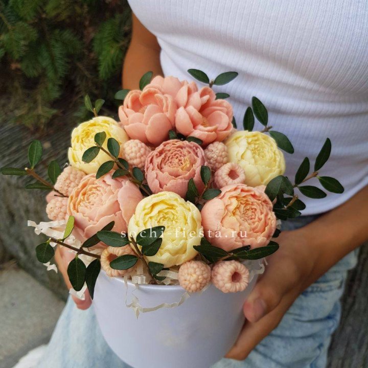 Шоколадный букет с ягодами в Армавире