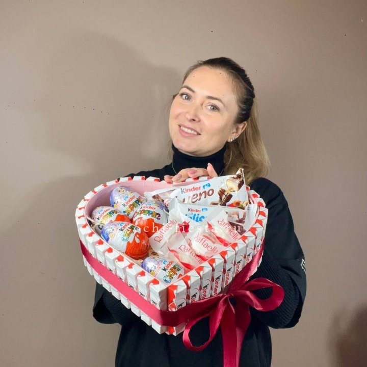 Подарочный набор сердце с Киндерами в Армавире