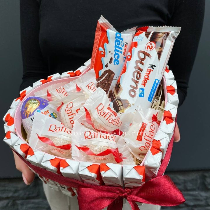 Подарочный набор сердце с Киндерами и Рафаэлло в Армавире