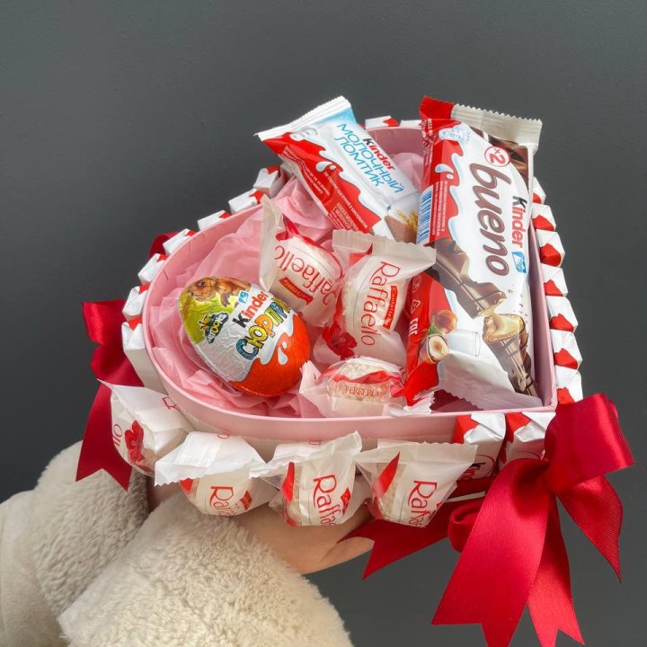 Бокс киндерами и раффаэлло в Армавире