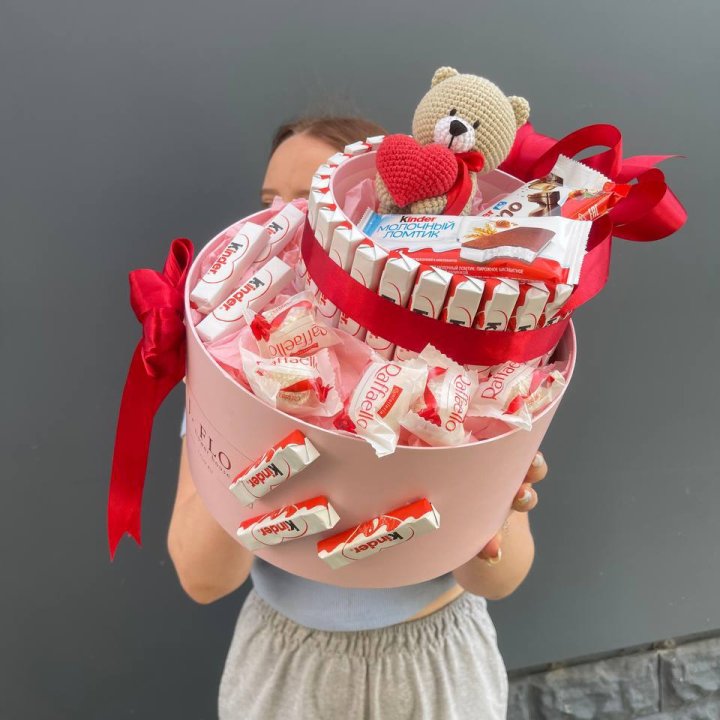 Бокс киндерами и раффаэлло 2 в Армавире