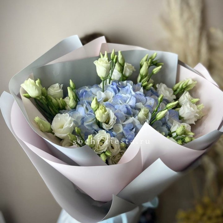 Букет с гортензией "Адель" в Армавире