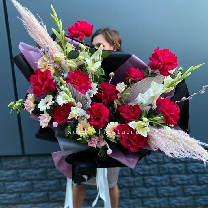 Дизайнерский букет Ред в Армавире