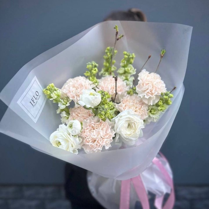 Букет маттиолы и ранункулюсов  в Армавире