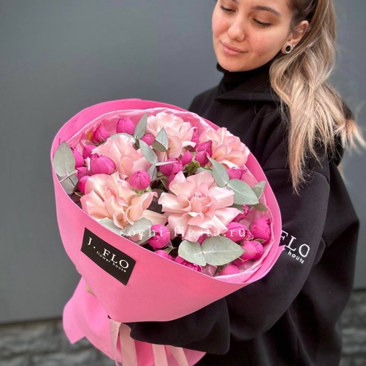 Букет французских и пионовидных роз "Ламиносо" в Армавире