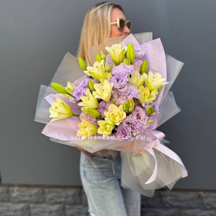  Букет лилий и эустом в Армавире