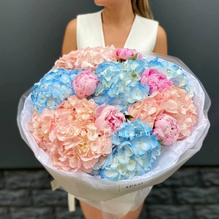 Дуобукет гортензии с пионами  в Армавире