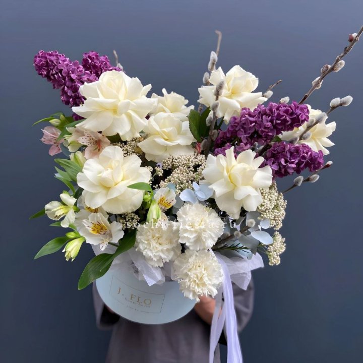 Цветочный бокс Французских роз и Сирени в Армавире