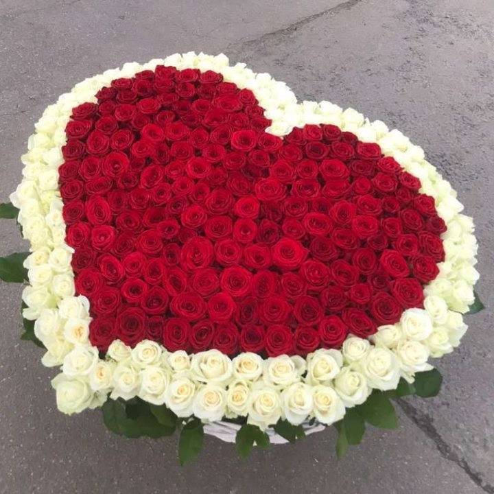 333 розы в корзине в Армавире