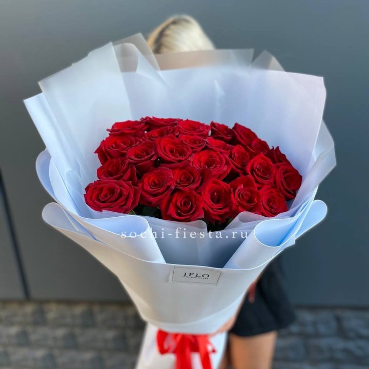25 высоких роз  в Армавире