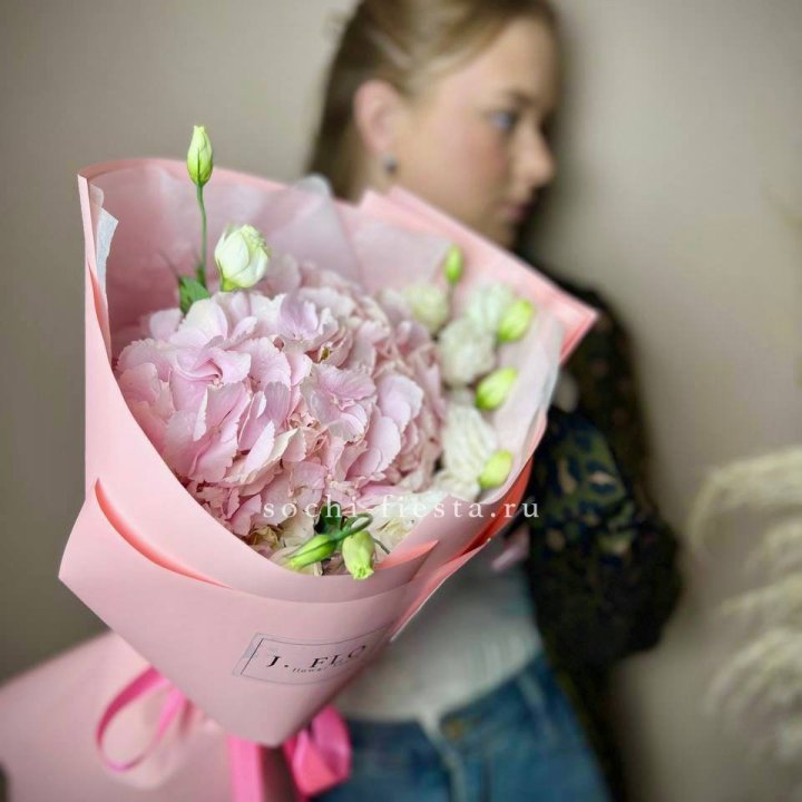 Букет с гортензией №2 в Армавире