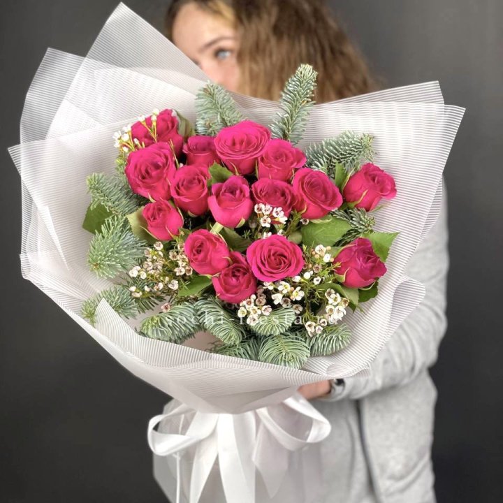 Новогодний букет Елки и Розы в Армавире