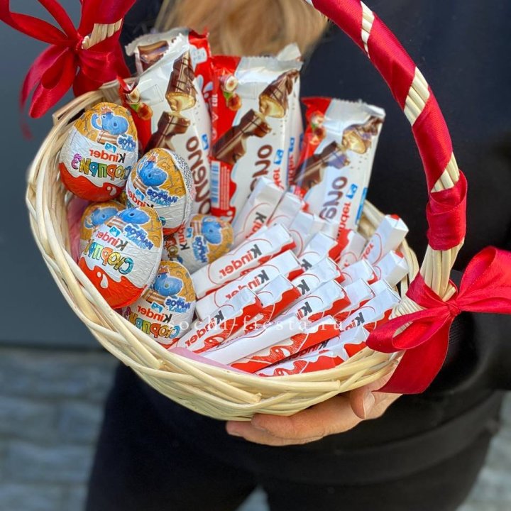 Корзина с киндерами  в Армавире