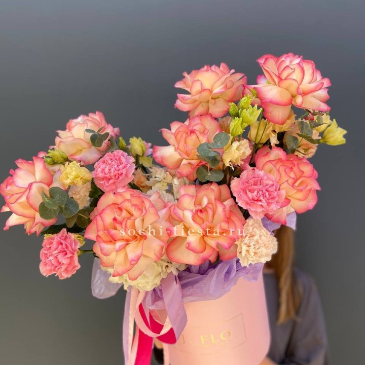 Бокс нежный с розами в Армавире