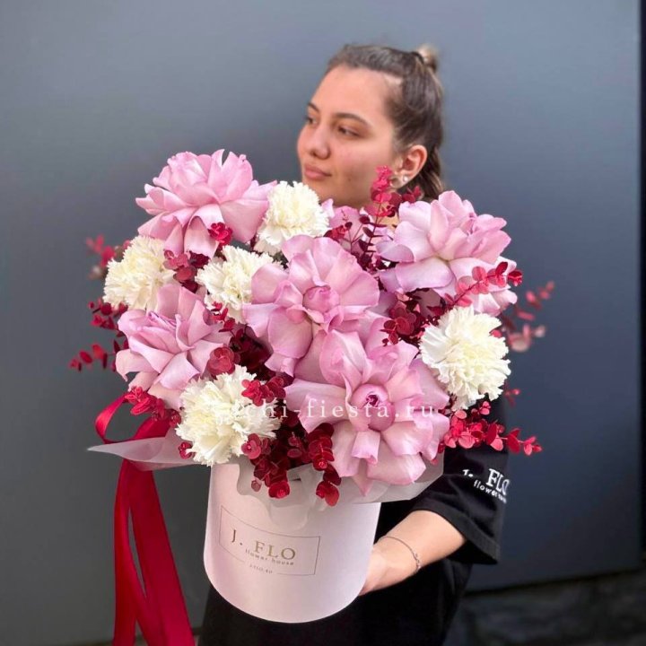 Бокс с французскими розами "Вела вита" в Армавире