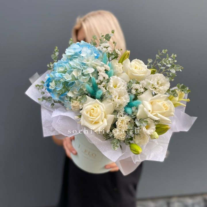 Цилиндр в голубых оттенках №1 в Армавире