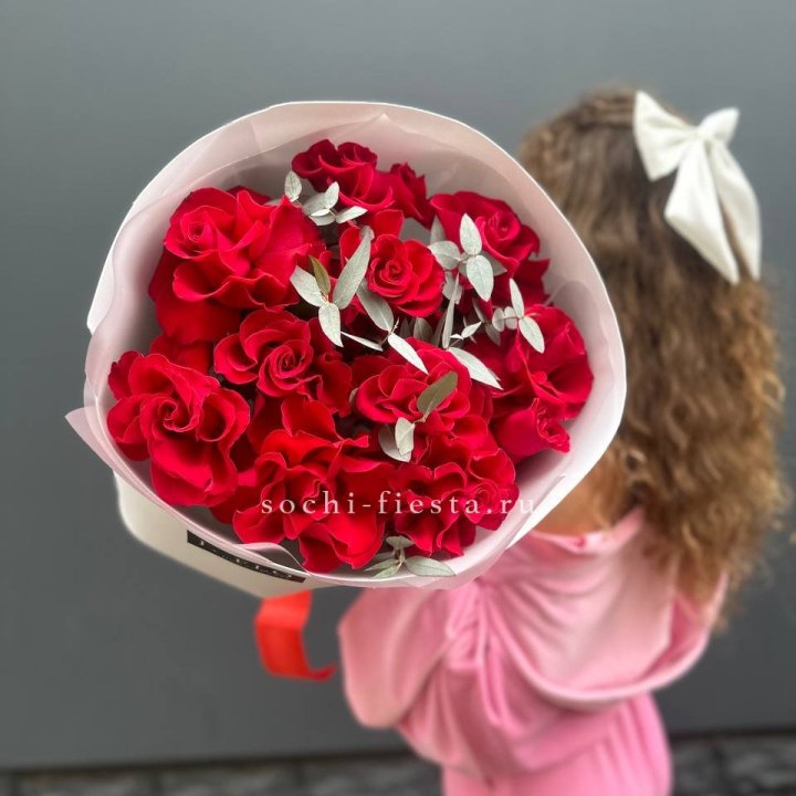 11 Красных французских роз в Армавире