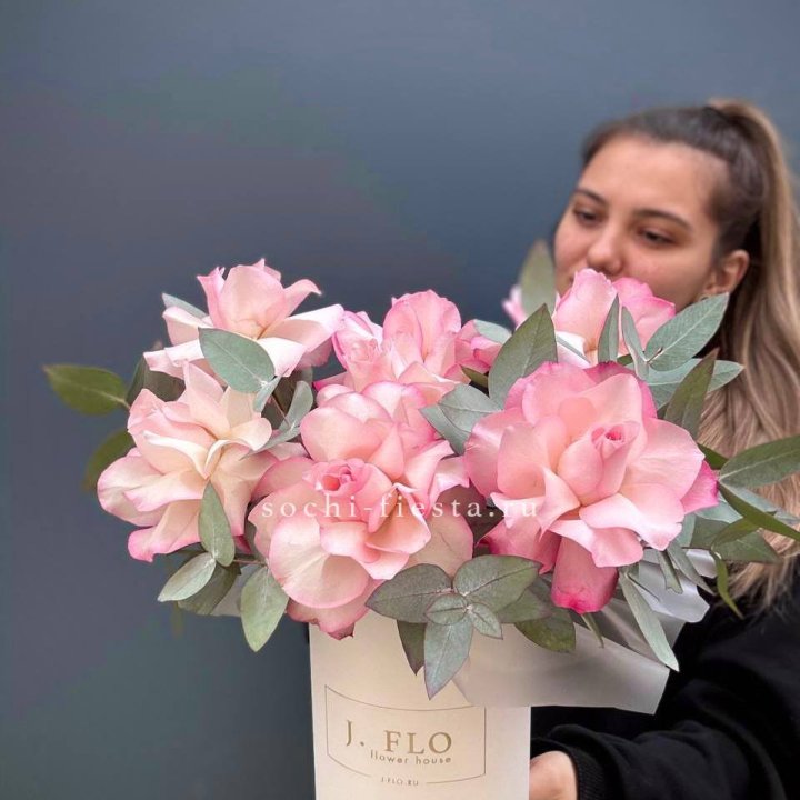 7 Французских роз в боксе в Армавире