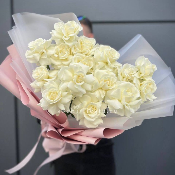 Букет из 15 французских роз Вайт дрим в Армавире