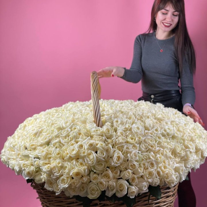 1001 белая роза в Армавире