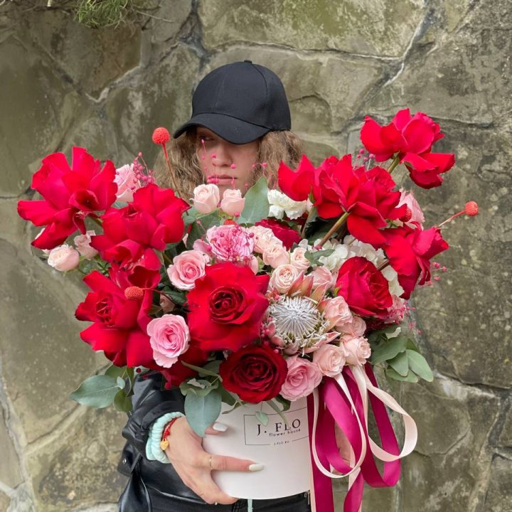 Яркий бокс "Для неё" в Армавире