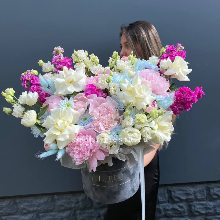 Дизайнерский цилиндр "Пионы гарден" в Армавире