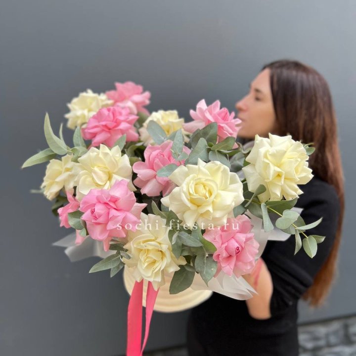 Зефирный бокс из 17 французских роз микс в Армавире