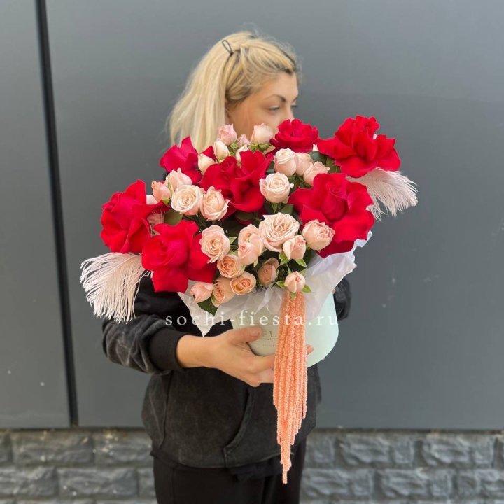 Бокс с нежными розами  в Армавире