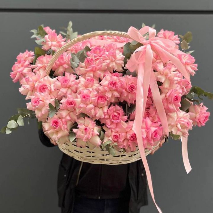 51 розовая роза в корзине в Армавире