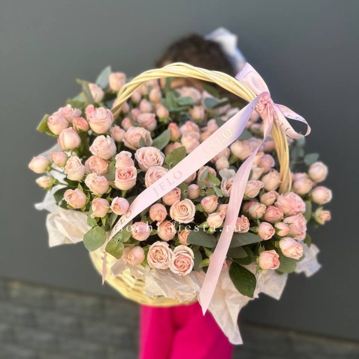 Корзина кустовых пионовидных роз в Армавире