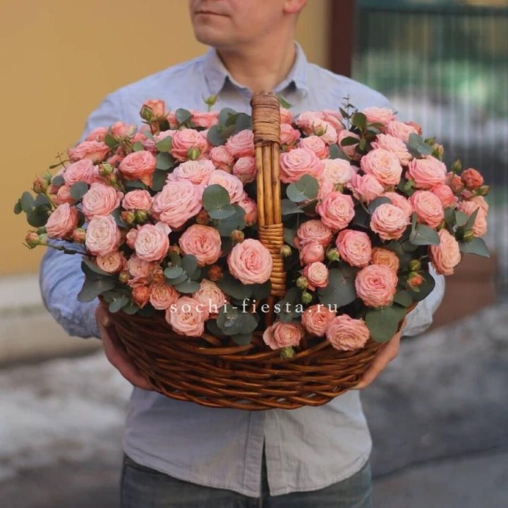 Корзина из 101 пионовидной розы в Армавире