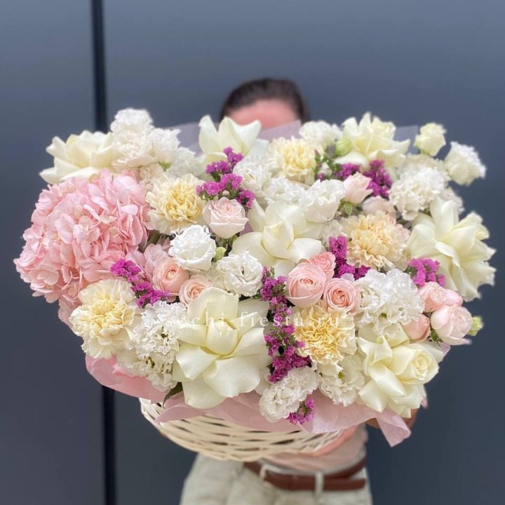 Корзина "Воздушная нежность" в Армавире