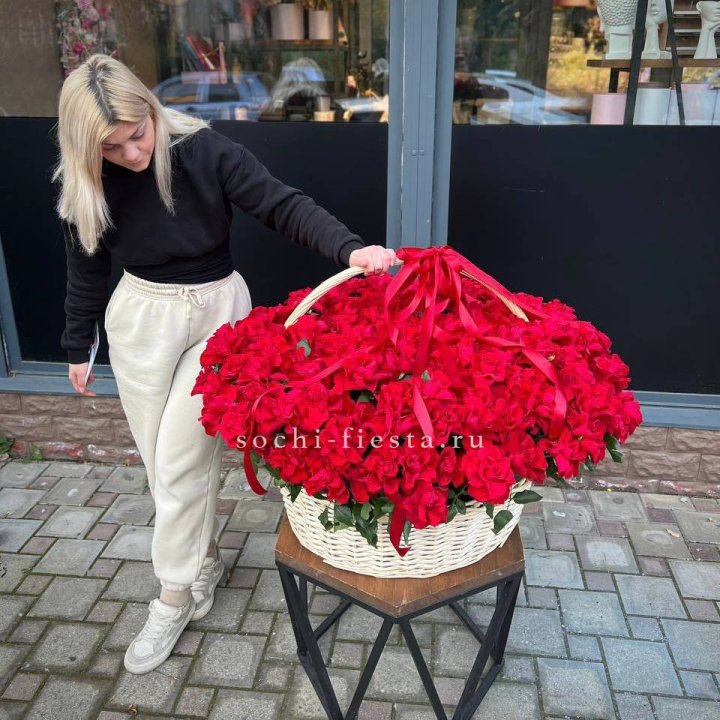 201 французская красная роза в Армавире