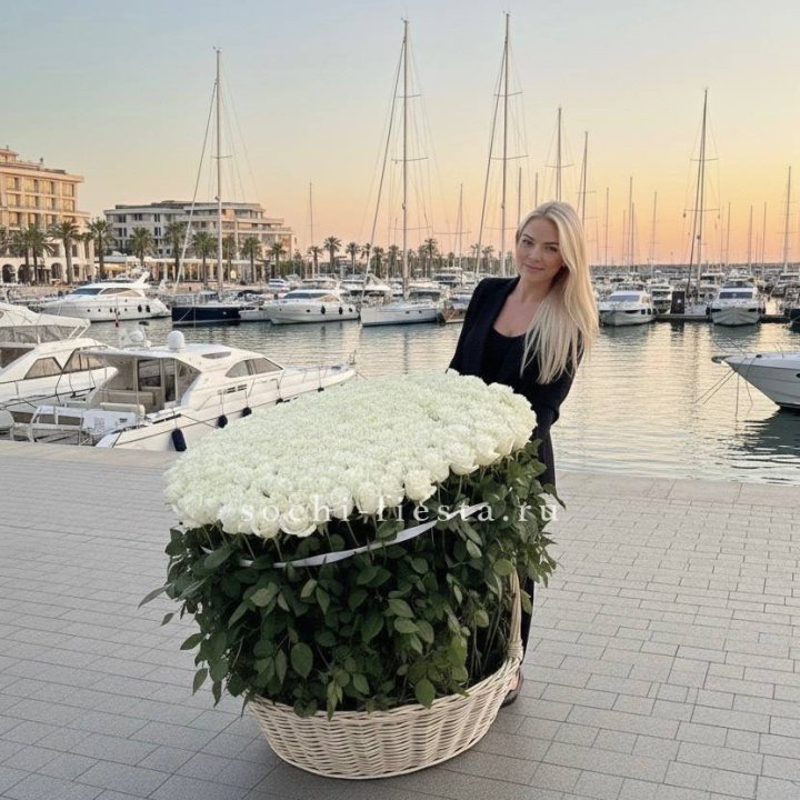 301 высокая роза в корзине в Армавире