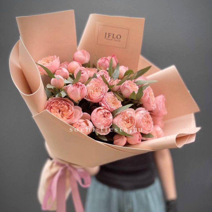 Букет из 9 кустовых роз Джульетта в Армавире