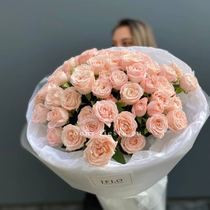 Букет кустовых роз Бомбастик в Армавире